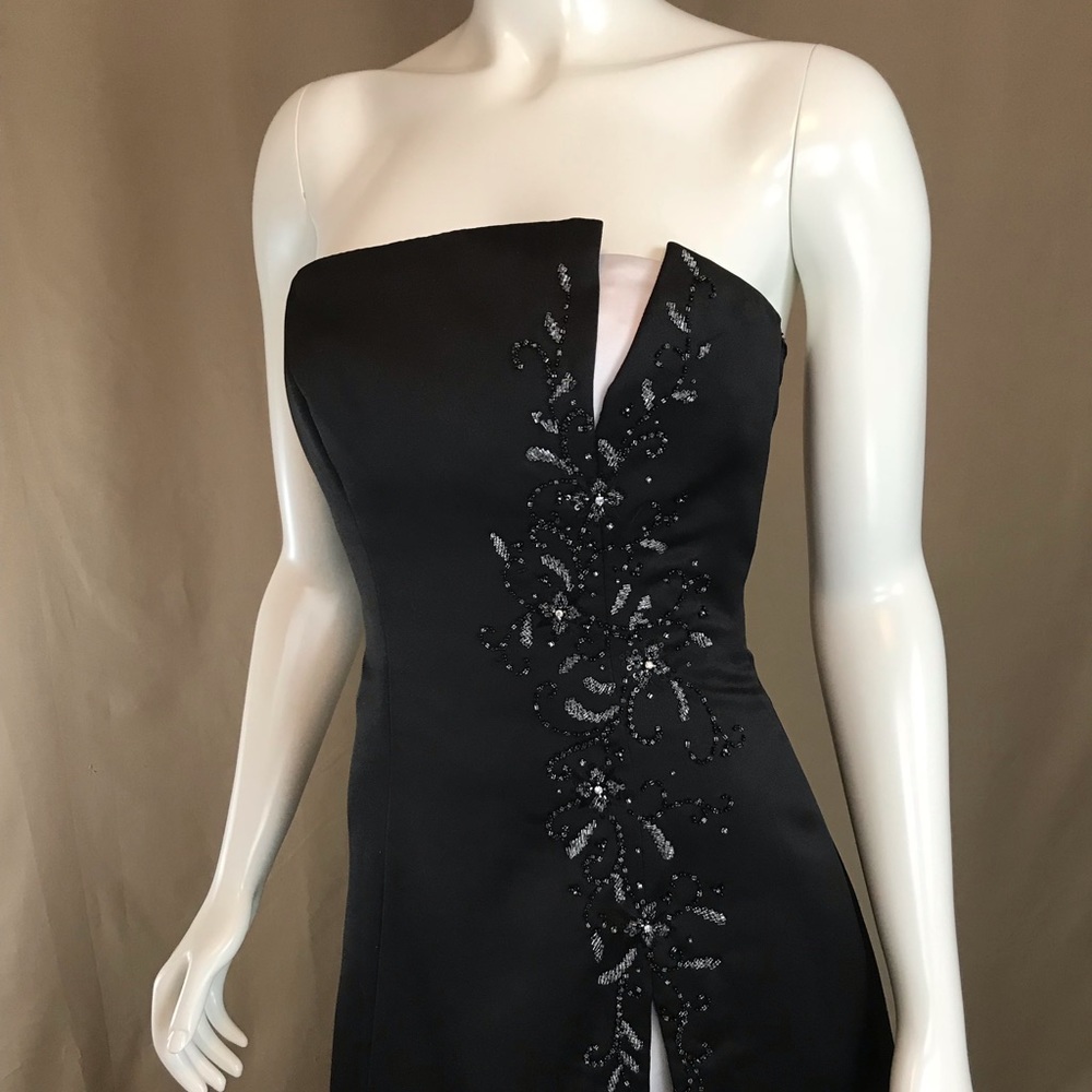Black and white size 6 Alexia Designs prom dress.